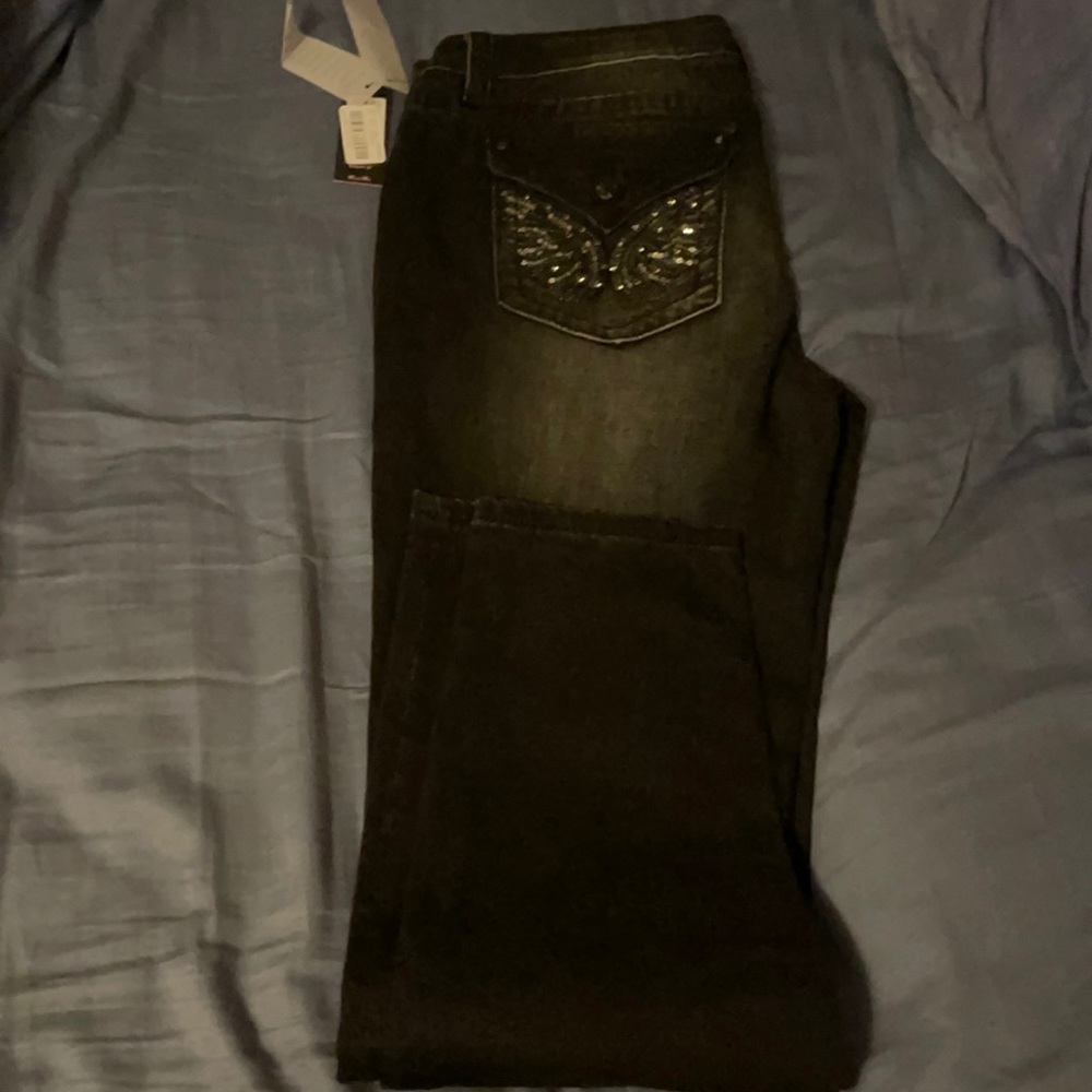 I’m selling a pair of skinny miss me jeans